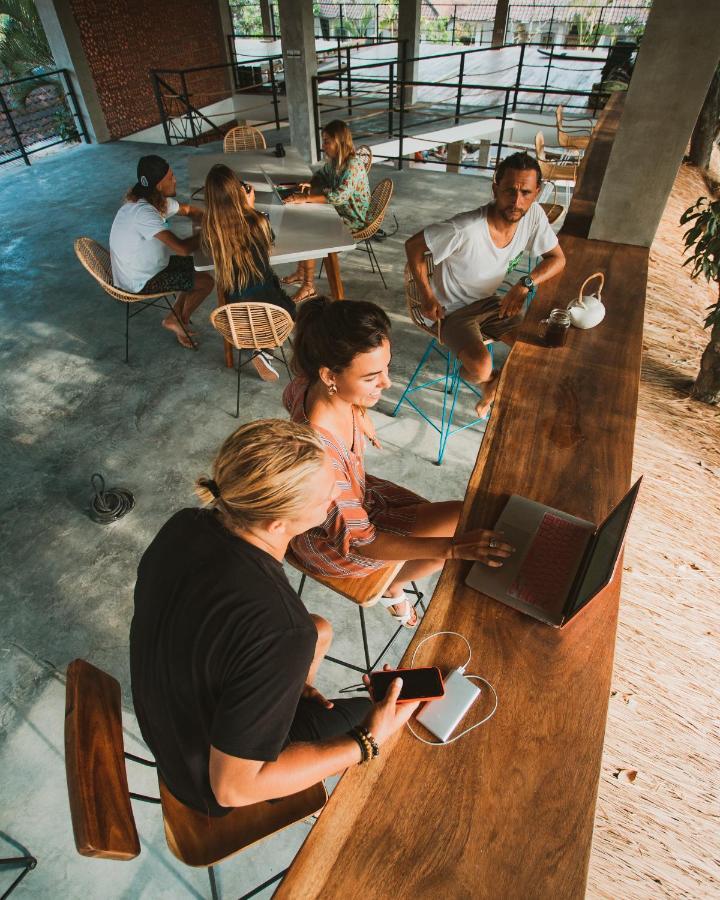 Endless Summer Surf Camp Kuta Кута Экстерьер фото